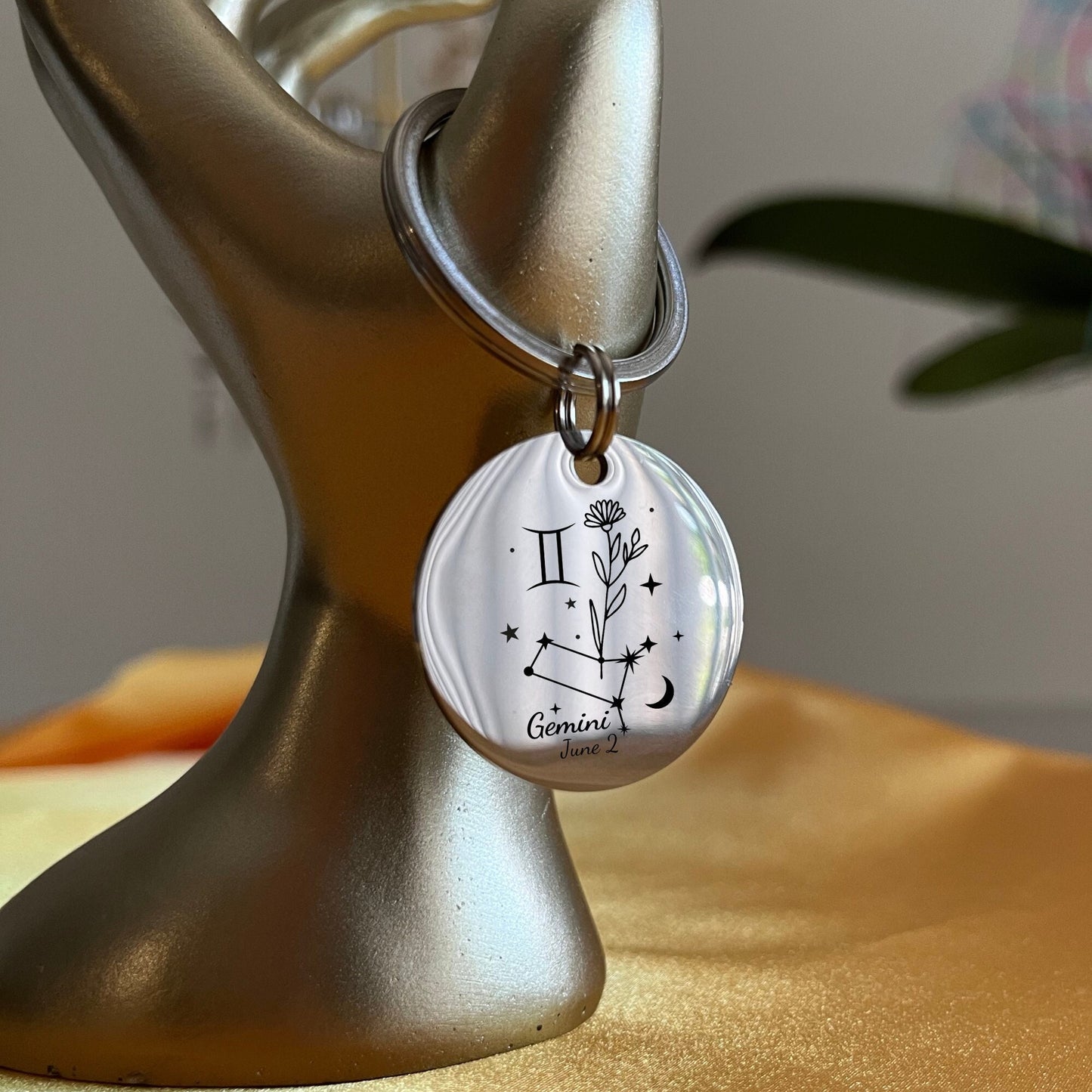 Gemini Zodiac Sign & Birth Flower Handmade Keychain, Custom Birthday Gift, Mother's Day Gifts